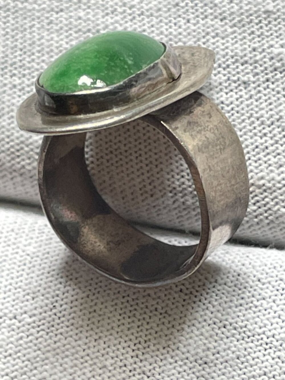 Vintage Silver Green Jade Modernist Flying Saucer Wide Cigar Band Ring Size 6.5